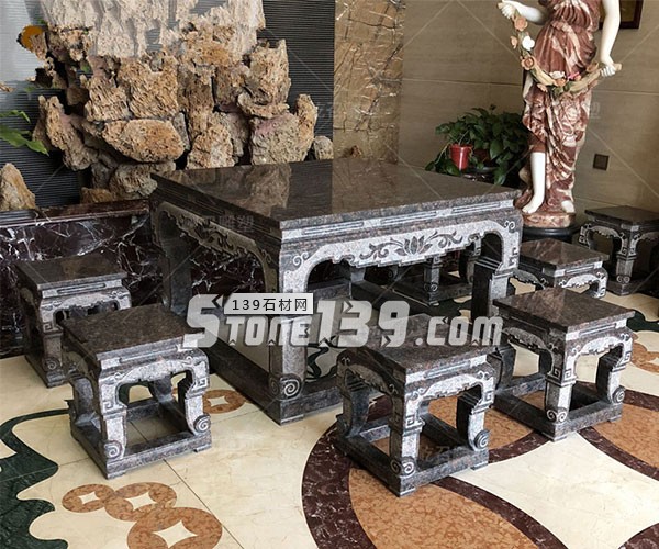 跟中式風格最搭的英國棕桌椅