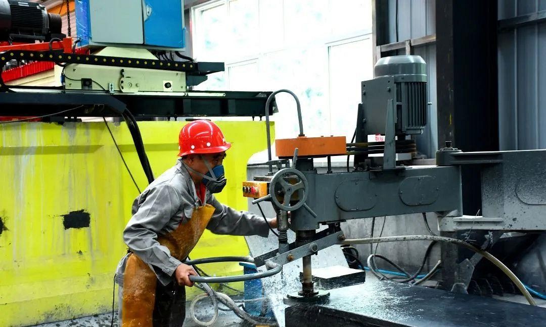 大力支持發展石材行業,白河縣總投資8000萬元的石材精深加工生產線竣工投產