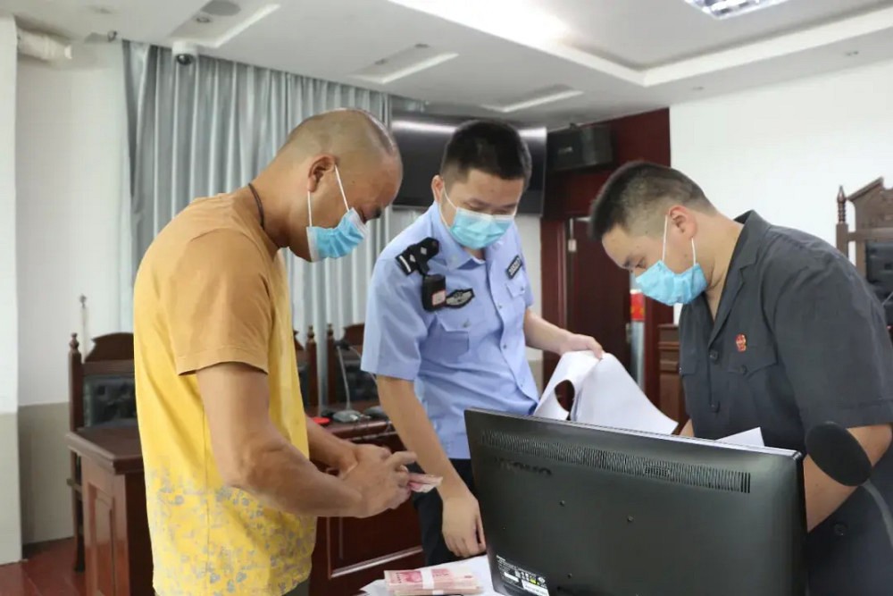 時隔4年!福建南安52名工人追回近135萬被欠工資