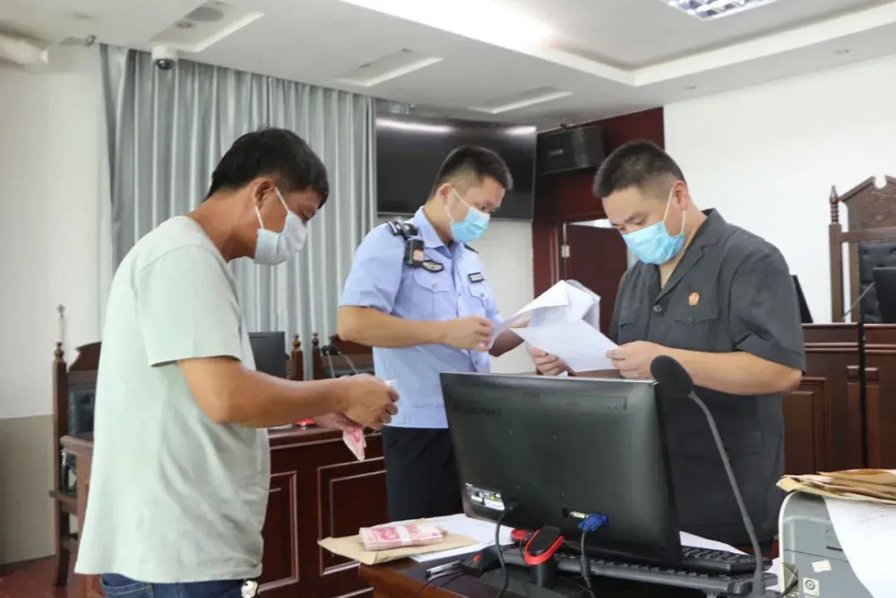 時隔4年!福建南安52名工人追回近135萬被欠工資