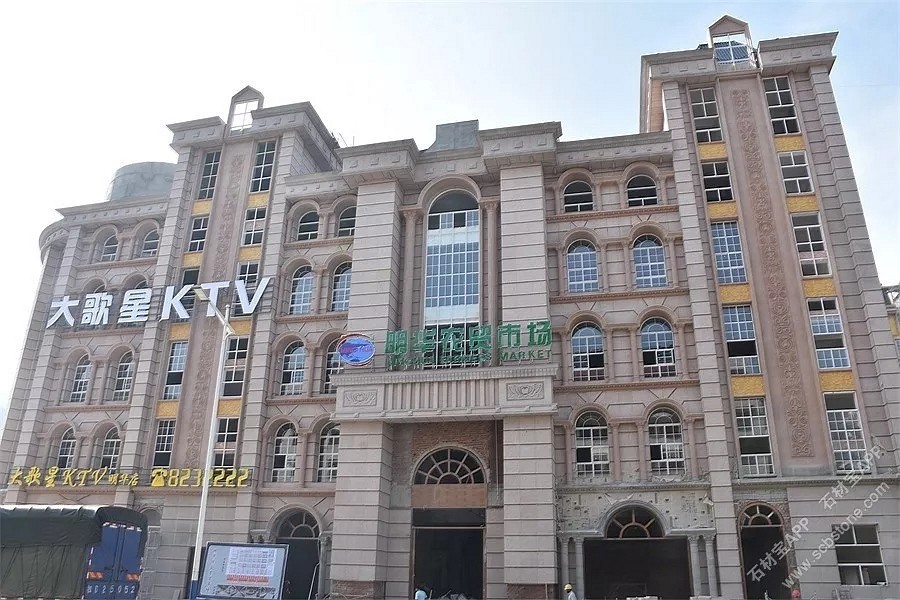 「楓葉紅」外墻干掛,打造“紅色宮殿”,花崗巖工程裝飾無可替代