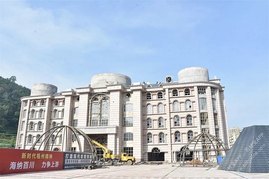 「楓葉紅」外墻干掛,打造“紅色宮殿”,花崗巖工程裝飾無可替代