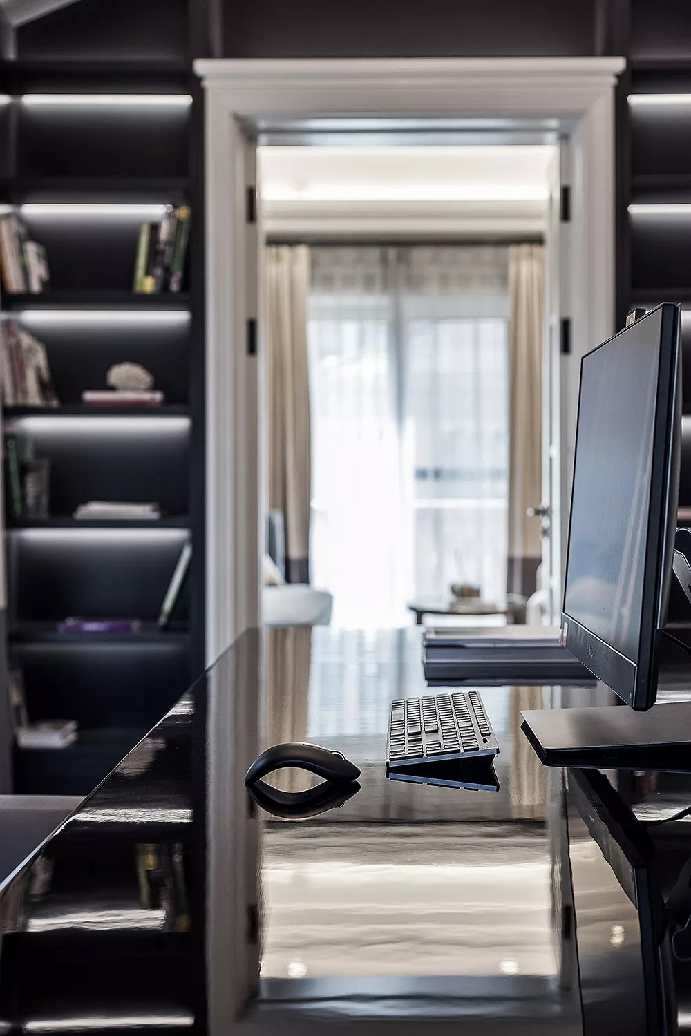 黑白大理石+金屬線，精致優雅的完美搭配