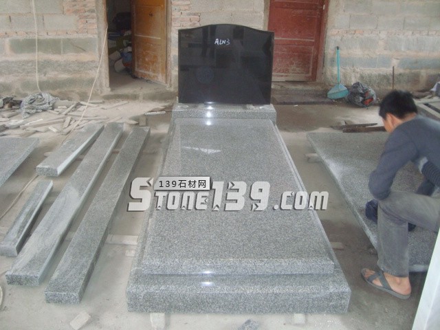 花崗石何以成為制作墓碑和紀念碑的主要材料？