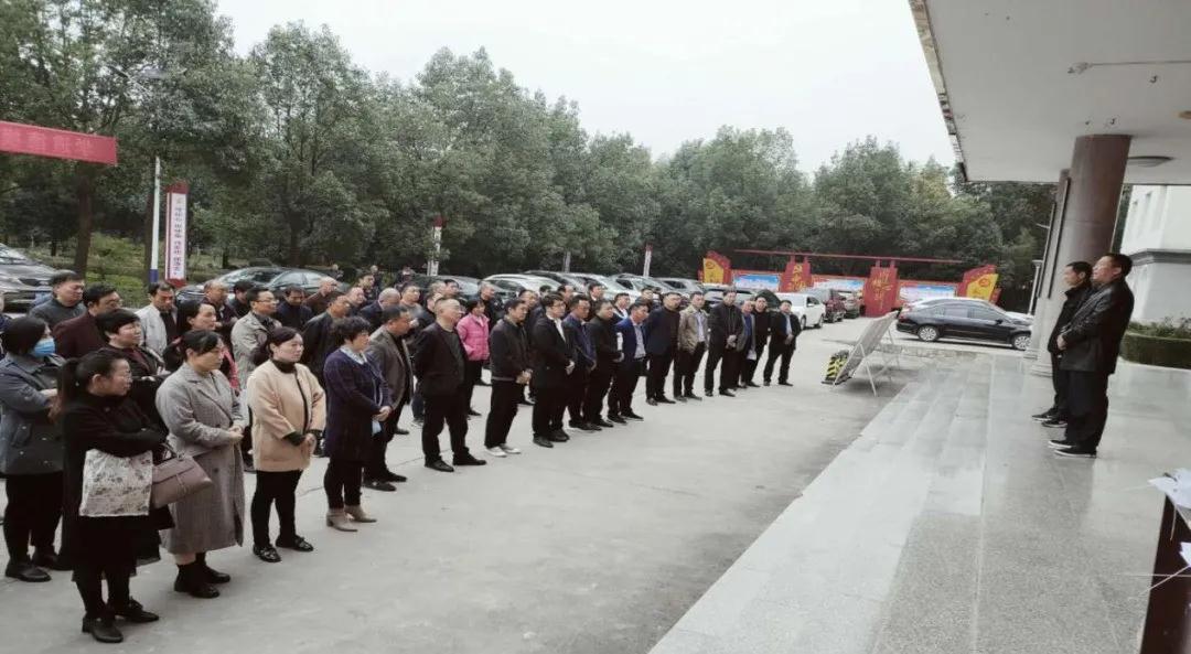 河南南陽(yáng)淅川縣上集鎮(zhèn)集中開(kāi)展石材企業(yè)專(zhuān)項(xiàng)整治行動(dòng)