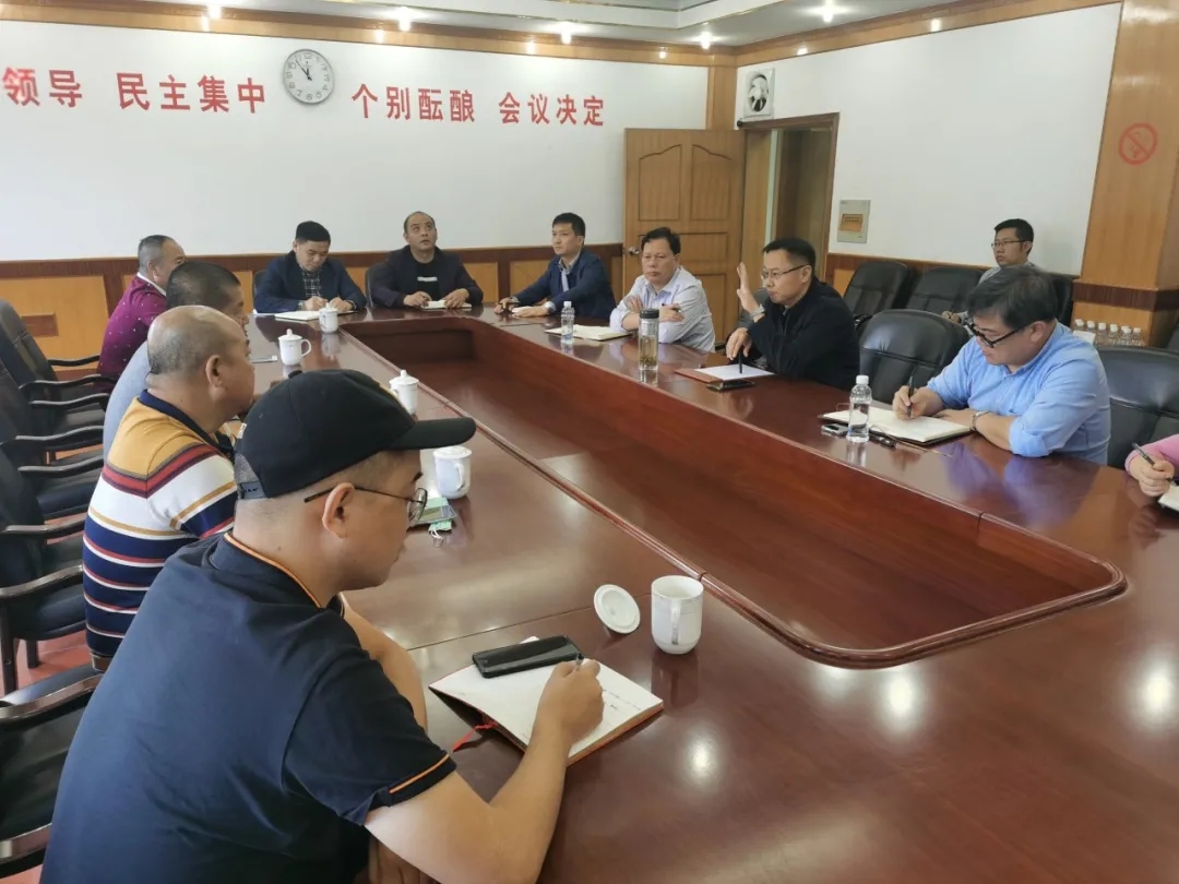 水頭鎮(zhèn)商會(huì)會(huì)長(zhǎng)黃明經(jīng)帶隊(duì)考察調(diào)研灌陽(yáng)(廣西黑白根產(chǎn)地)石材產(chǎn)業(yè)