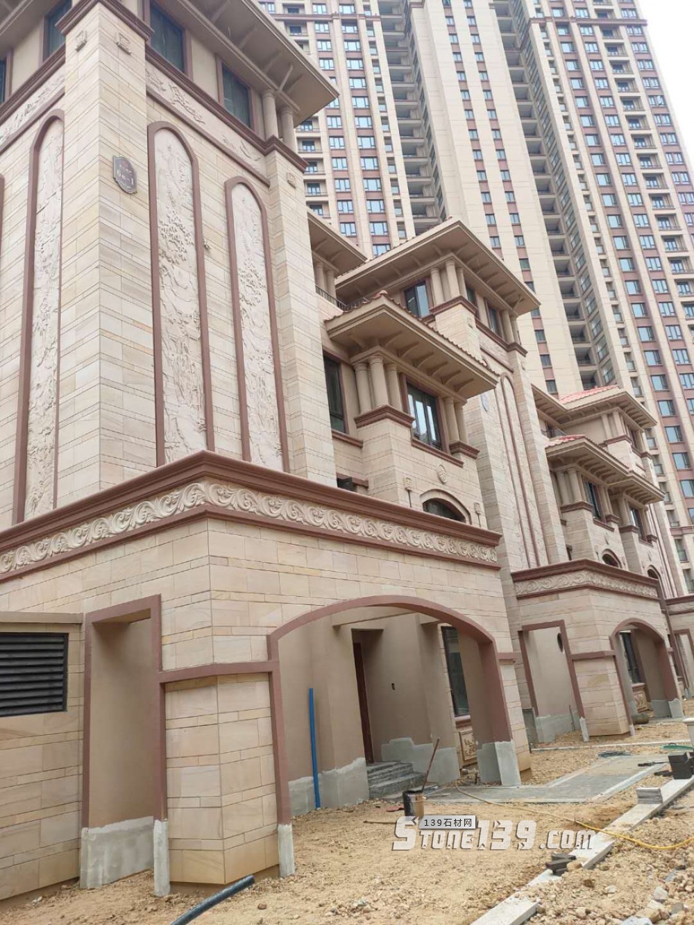 黃沙巖外墻帶浮雕的工程案例(天豪石材cnc加工)欣賞