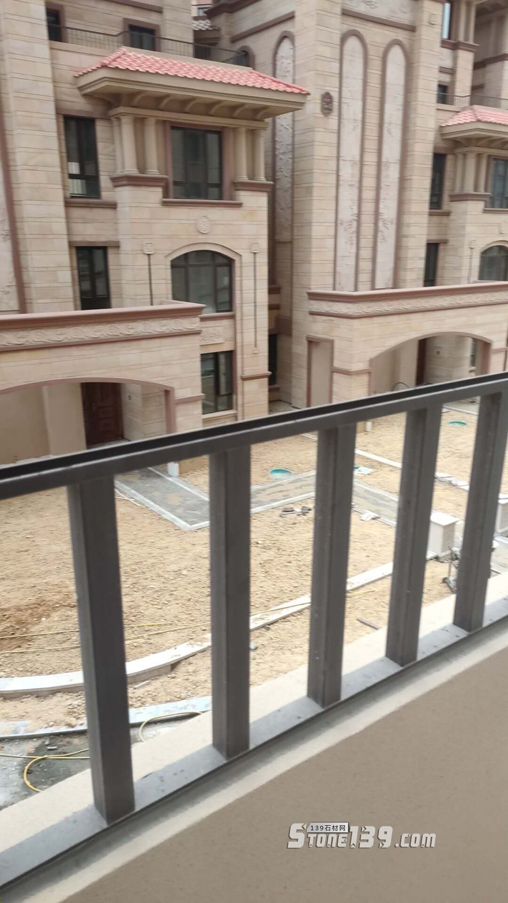 黃沙巖外墻帶浮雕的工程案例(天豪石材cnc加工)欣賞