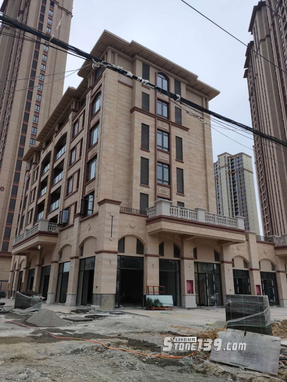 黃沙巖外墻帶浮雕的工程案例(天豪石材cnc加工)欣賞