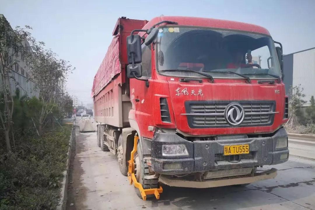 湖北麻城成立專班整治石材產業貨運車輛,6家企業被下達責令整改通知書