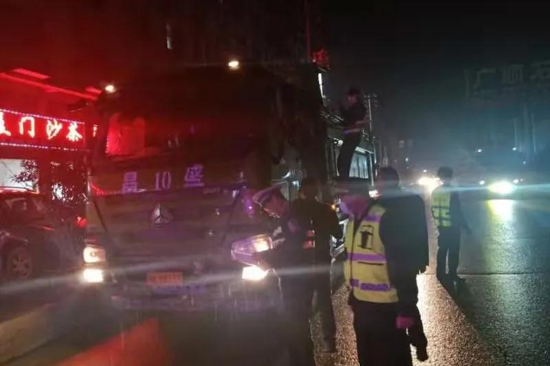 湖北麻城成立專班整治石材產業貨運車輛,6家企業被下達責令整改通知書