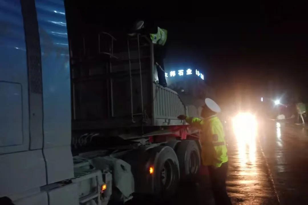 湖北麻城成立專班整治石材產業貨運車輛,6家企業被下達責令整改通知書