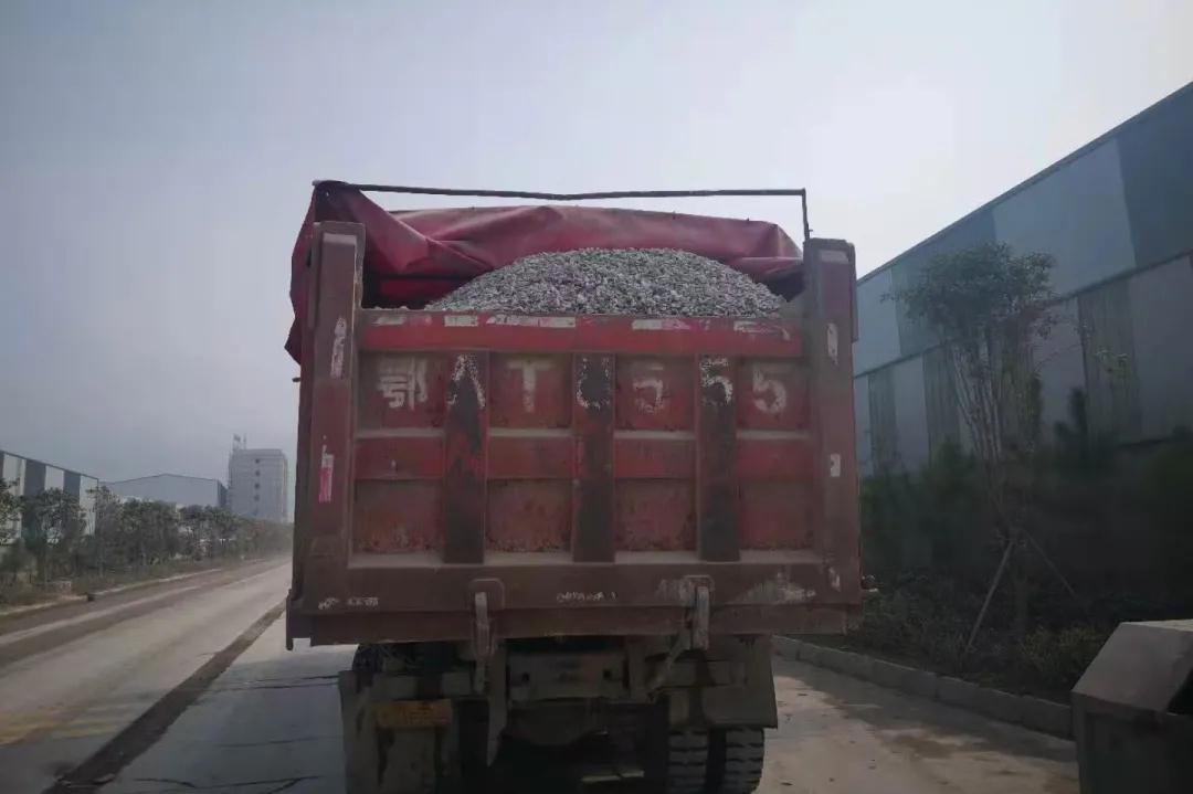 湖北麻城成立專班整治石材產業貨運車輛,6家企業被下達責令整改通知書