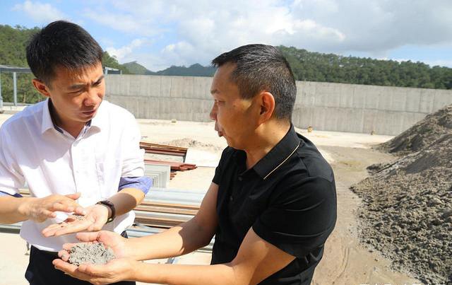 廣西楓葉紅岑溪:花崗巖礦區變綠水青山再成金