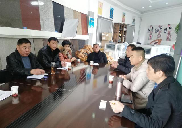 (河南梨花白產(chǎn)區(qū))內(nèi)鄉(xiāng)縣礦產(chǎn)品交易中心召開資源企業(yè)人士座談會