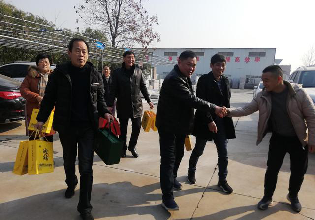 (河南梨花白產(chǎn)區(qū))內(nèi)鄉(xiāng)縣礦產(chǎn)品交易中心召開資源企業(yè)人士座談會