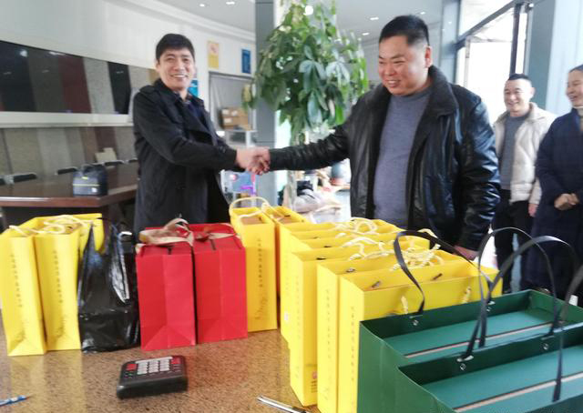 (河南梨花白產(chǎn)區(qū))內(nèi)鄉(xiāng)縣礦產(chǎn)品交易中心召開資源企業(yè)人士座談會