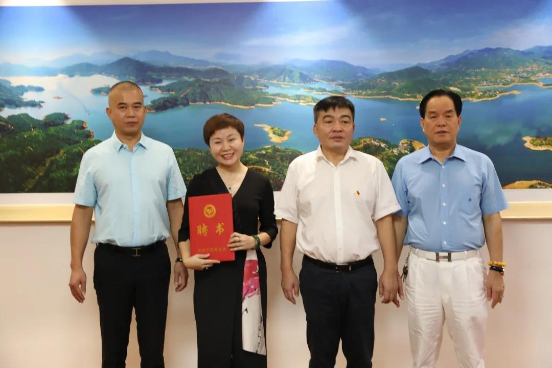 【石界大愛(ài)】近期，眾多石企認(rèn)捐數(shù)千萬(wàn)，用于開(kāi)展扶貧濟(jì)困、文化教育等慈善公益活動(dòng)