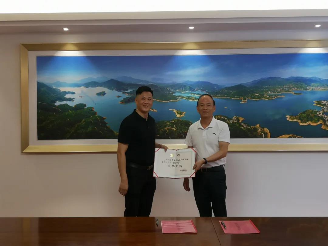 【石界大愛(ài)】近期，眾多石企認(rèn)捐數(shù)千萬(wàn)，用于開(kāi)展扶貧濟(jì)困、文化教育等慈善公益活動(dòng)