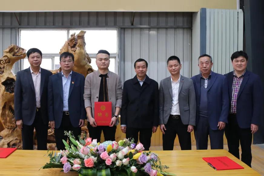 【石界大愛(ài)】近期，眾多石企認(rèn)捐數(shù)千萬(wàn)，用于開(kāi)展扶貧濟(jì)困、文化教育等慈善公益活動(dòng)