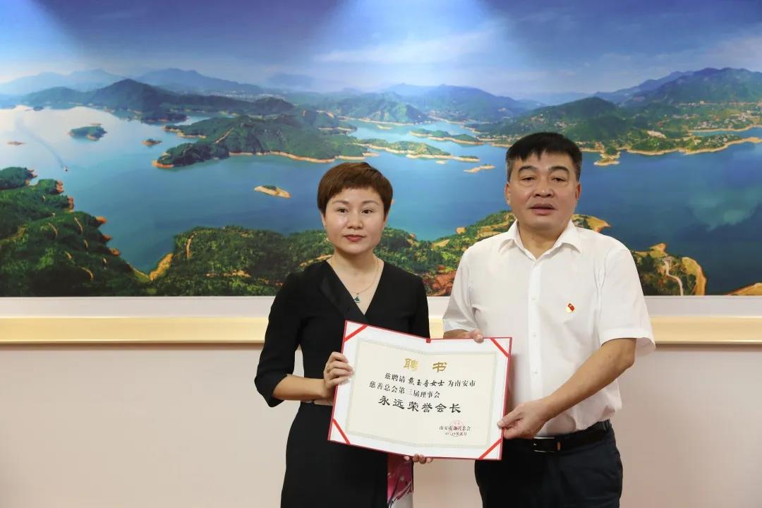 【石界大愛(ài)】近期，眾多石企認(rèn)捐數(shù)千萬(wàn)，用于開(kāi)展扶貧濟(jì)困、文化教育等慈善公益活動(dòng)