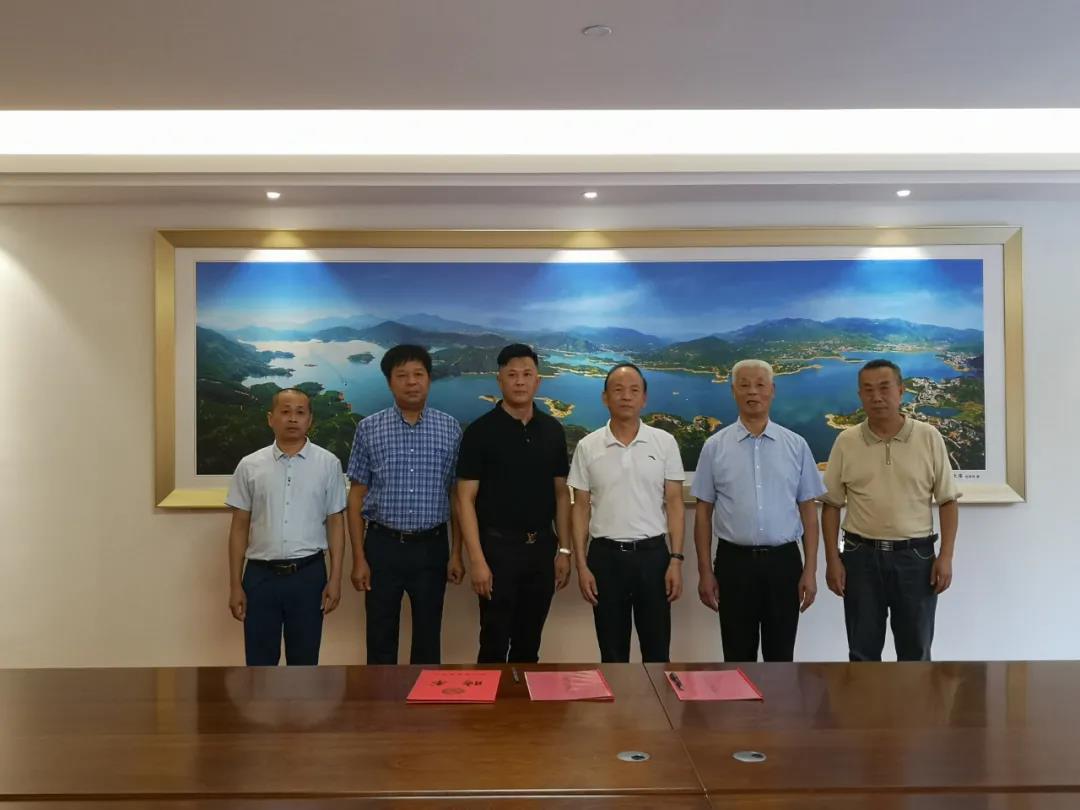 【石界大愛(ài)】近期，眾多石企認(rèn)捐數(shù)千萬(wàn)，用于開(kāi)展扶貧濟(jì)困、文化教育等慈善公益活動(dòng)