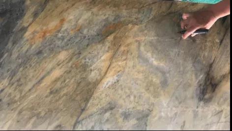 易爆裂石材,應(yīng)該如何加工呢?