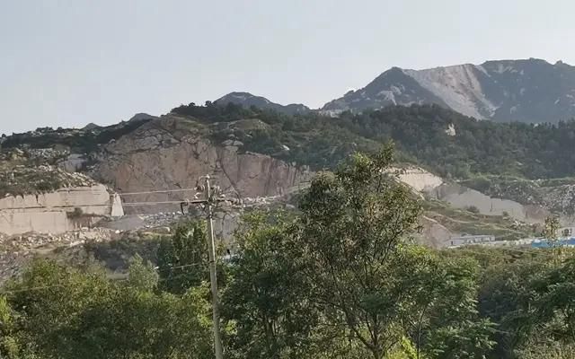 河南芝麻白芝麻灰泌陽紅河南泌陽石材礦山馬上啟動