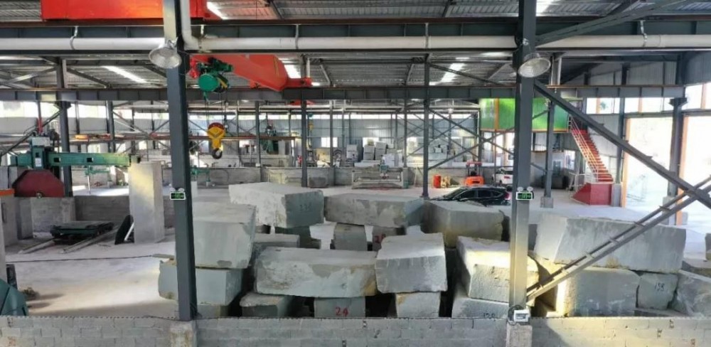 四川宜賓興文縣:以商招商,做強石材產業,附礦山圖片