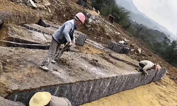 四川宜賓興文縣:以商招商,做強石材產業,附礦山圖片