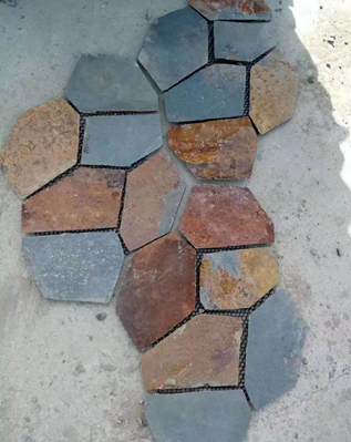 花崗巖地鋪：冰裂紋vs馬蹄石，哪種鋪裝效果好看？