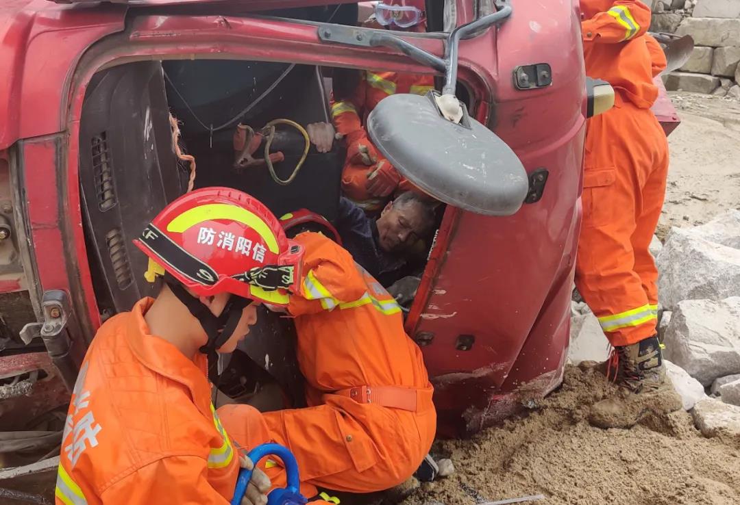 【石材運輸】河南羅山一石材廠發生交通事故,司機多處骨折!