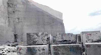 廣西賀州市鐘山工業(yè)園區(qū),芝麻黑石材產(chǎn)區(qū)(鐘山青)花崗巖資源豐富!