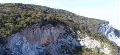 湖北“變廢為寶”，花2.5億改廢棄采石場，建成我國最大山體雕像，當地人：很有意義 