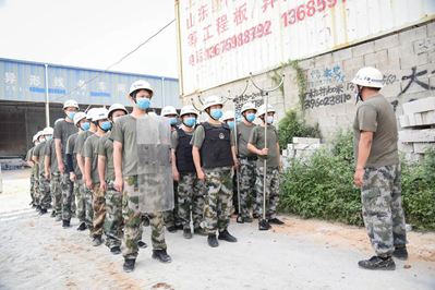 重拳出擊!南安市石井鎮(zhèn)開展石材企業(yè)污染整治行動,對三無石材廠機臺進行破壞處理