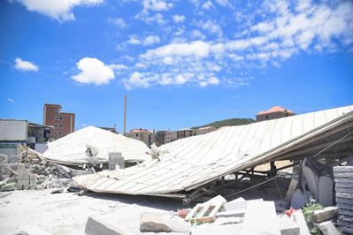 重拳出擊!南安市石井鎮(zhèn)開展石材企業(yè)污染整治行動,對三無石材廠機臺進行破壞處理