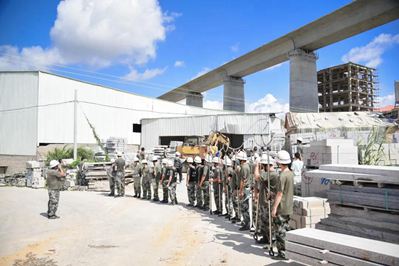 重拳出擊!南安市石井鎮(zhèn)開展石材企業(yè)污染整治行動,對三無石材廠機臺進行破壞處理