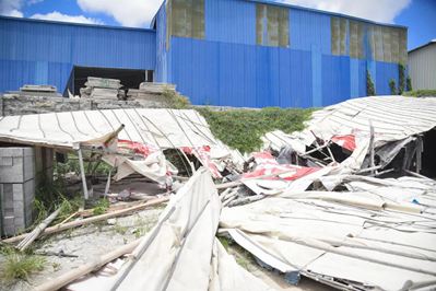 重拳出擊!南安市石井鎮(zhèn)開展石材企業(yè)污染整治行動,對三無石材廠機臺進行破壞處理