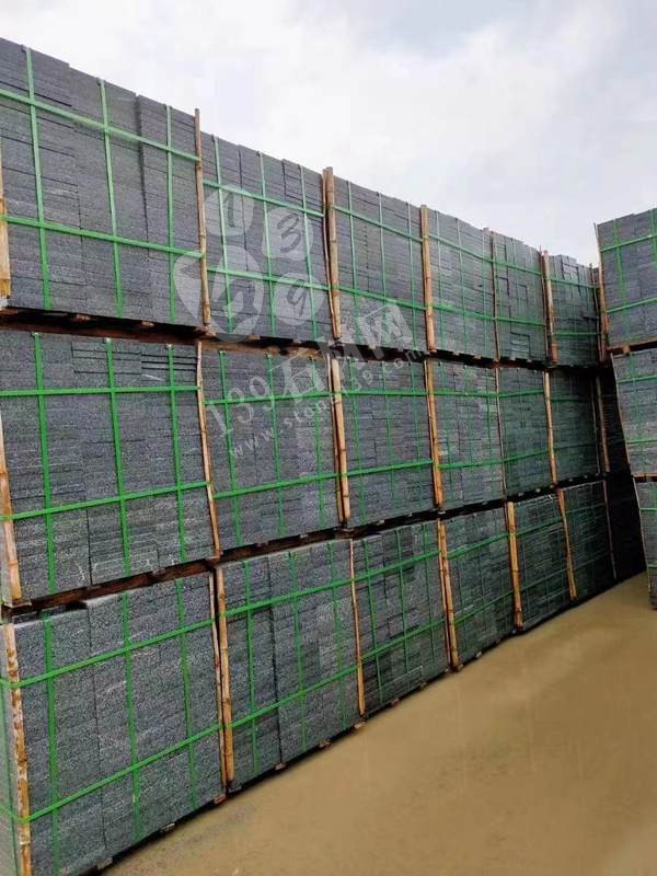 【鐘山大枋石業(yè)】經(jīng)營(yíng)廣西芝麻黑654毛光板、樹(shù)池石、水溝蓋板、馬蹄石、園林環(huán)境等異形石材