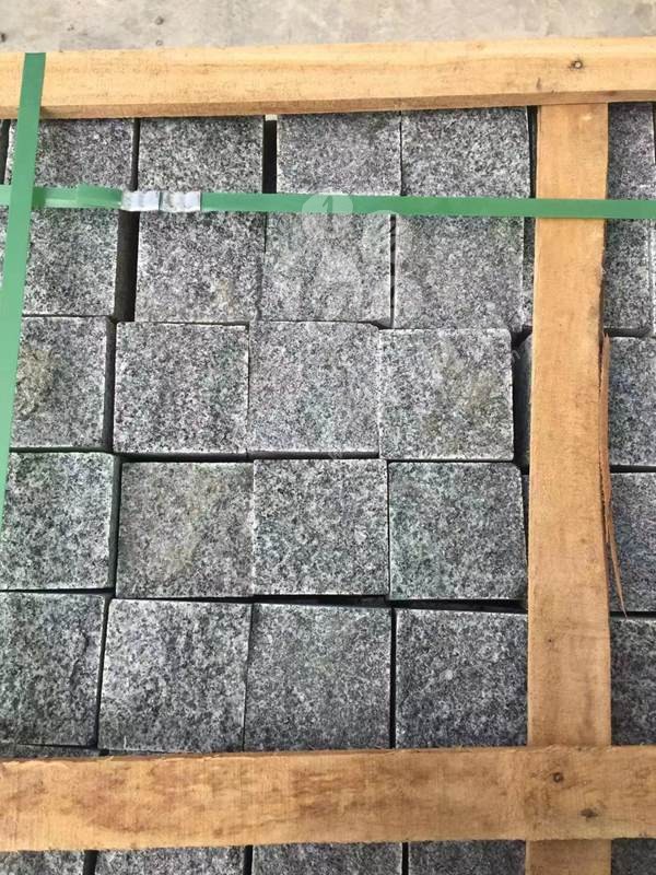 【鐘山大枋石業(yè)】經(jīng)營(yíng)廣西芝麻黑654毛光板、樹(shù)池石、水溝蓋板、馬蹄石、園林環(huán)境等異形石材