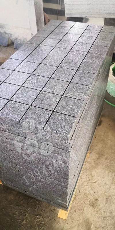 【鐘山大枋石業(yè)】經(jīng)營(yíng)廣西芝麻黑654毛光板、樹(shù)池石、水溝蓋板、馬蹄石、園林環(huán)境等異形石材