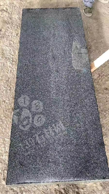 【鐘山大枋石業(yè)】經(jīng)營(yíng)廣西芝麻黑654毛光板、樹(shù)池石、水溝蓋板、馬蹄石、園林環(huán)境等異形石材