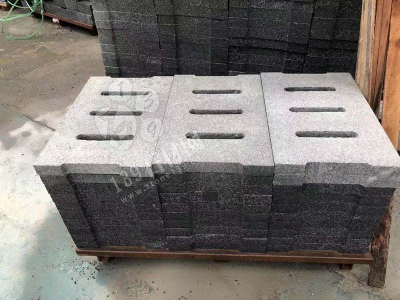 【鐘山大枋石業(yè)】經(jīng)營(yíng)廣西芝麻黑654毛光板、樹(shù)池石、水溝蓋板、馬蹄石、園林環(huán)境等異形石材