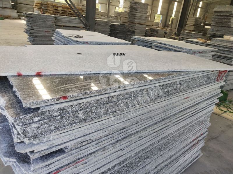 鐘山瑞全石材工藝廠主營(yíng)鐘山青、路沿石、馬蹄石、欄桿欄板、石球異形、以及石桌等石材家具