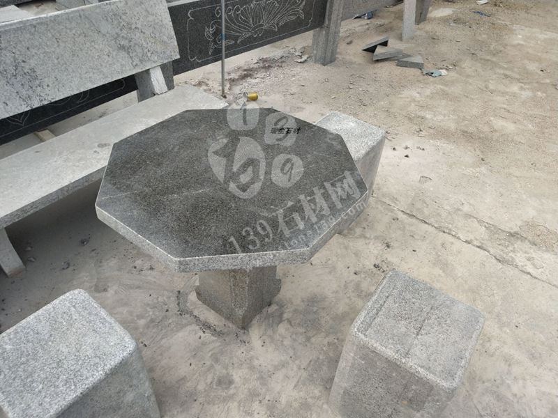 鐘山瑞全石材工藝廠主營(yíng)鐘山青、路沿石、馬蹄石、欄桿欄板、石球異形、以及石桌等石材家具