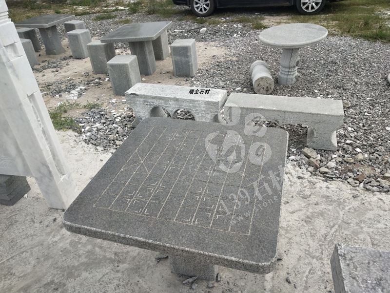 鐘山瑞全石材工藝廠主營(yíng)鐘山青、路沿石、馬蹄石、欄桿欄板、石球異形、以及石桌等石材家具