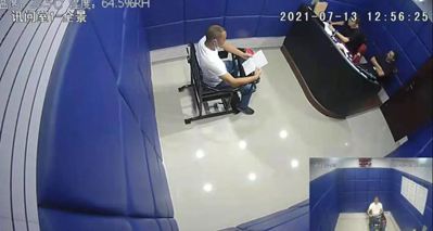 在水頭花1.5萬買的背景墻,他卻“賣”出6萬多,還被采取刑事強制措施