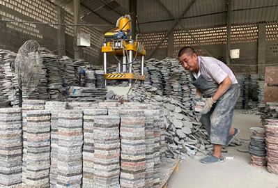 石材廢料加工的冰裂紋、扇形園林地鋪石“隱形冠軍”