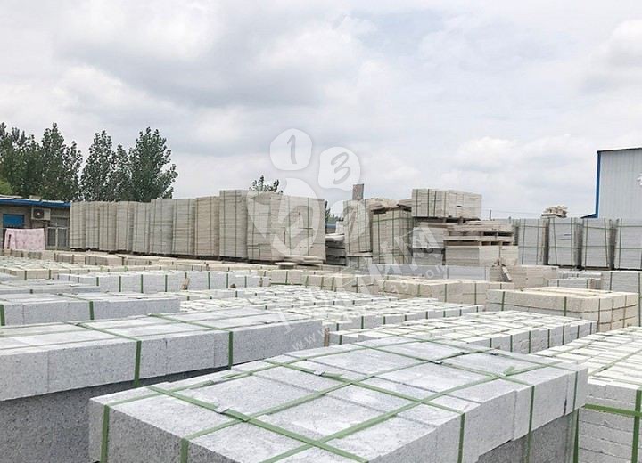 【南陽金泰石業(yè)】主營河南黃金麻、河南黃銹石方城芝麻白花崗巖園林工程配套用石