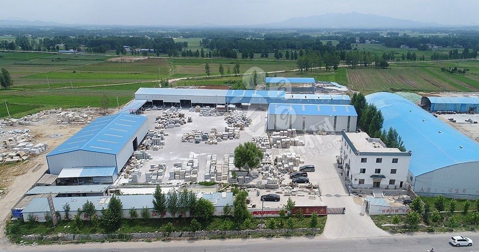 【南陽金泰石業(yè)】主營河南黃金麻、河南黃銹石方城芝麻白花崗巖園林工程配套用石